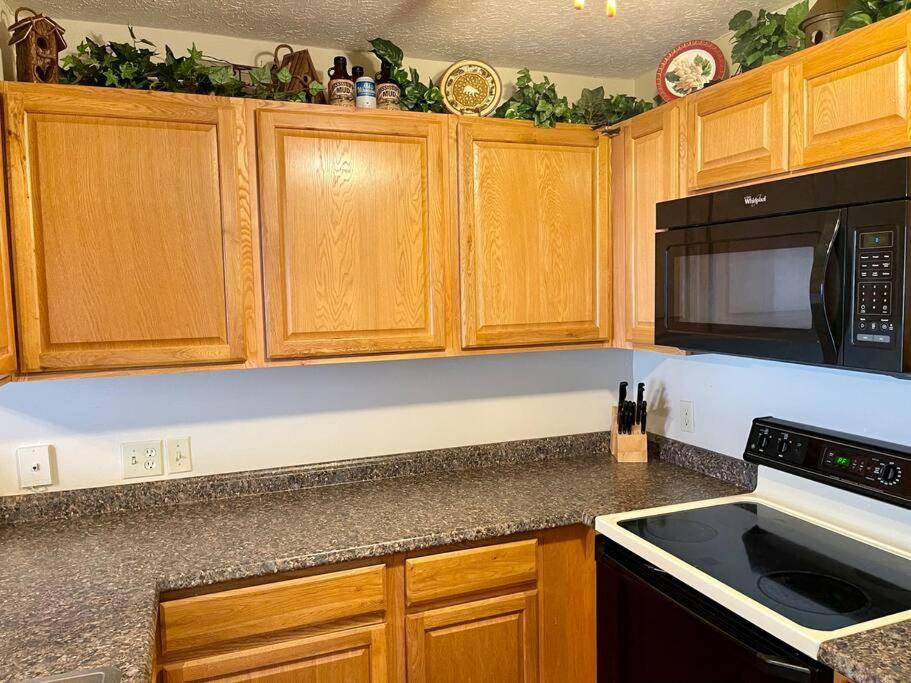 Relaxing Mountain Condo In Gatlinburg With City View ! Bagian luar foto