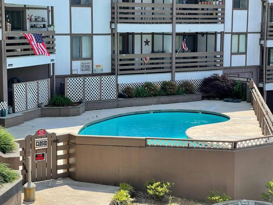 Relaxing Mountain Condo In Gatlinburg With City View ! Bagian luar foto