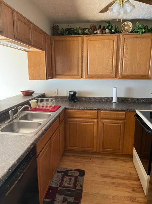 Relaxing Mountain Condo In Gatlinburg With City View ! Bagian luar foto