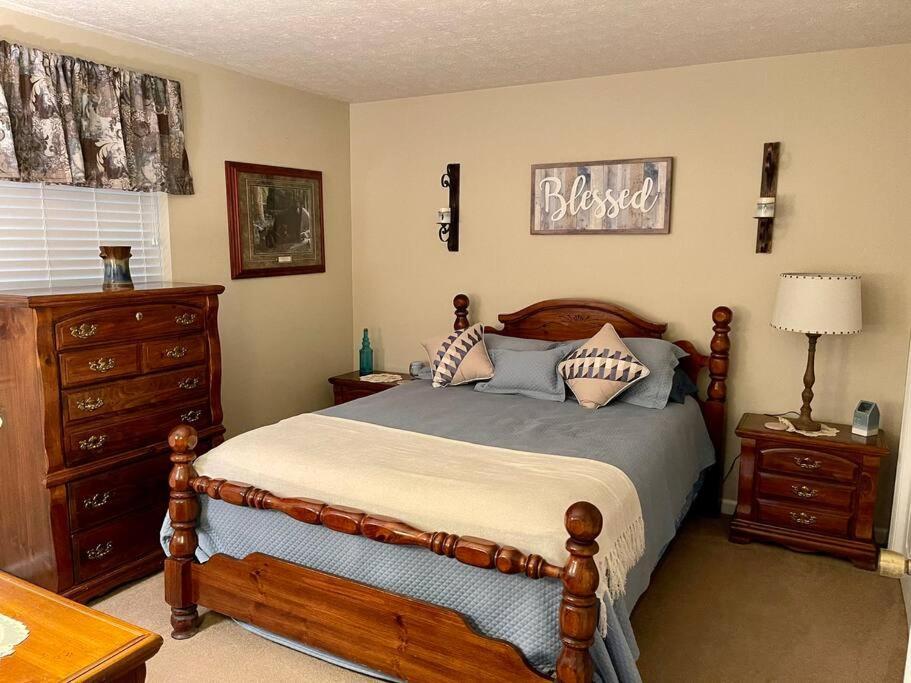 Relaxing Mountain Condo In Gatlinburg With City View ! Bagian luar foto