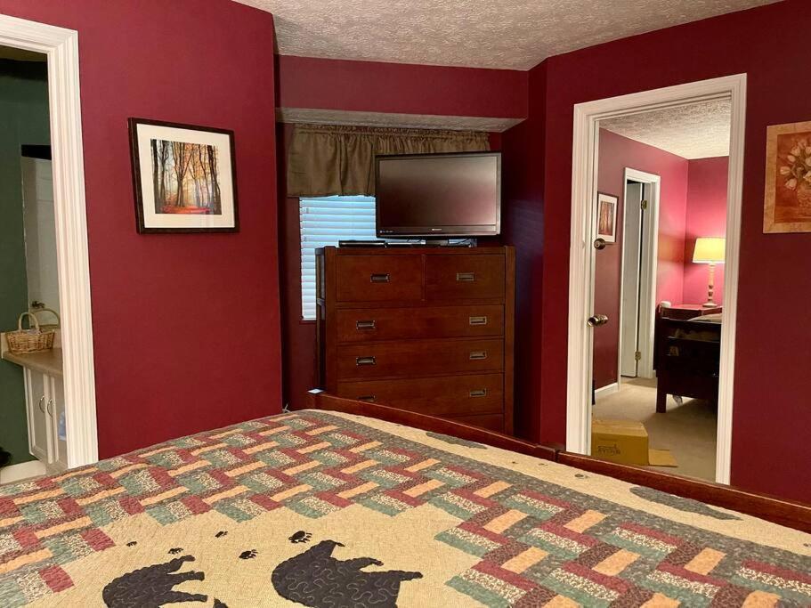Relaxing Mountain Condo In Gatlinburg With City View ! Bagian luar foto